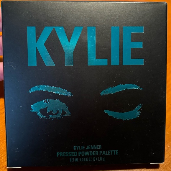 Kylie The Blue Honey Eyeshadow Palette - Picture 4 of 16